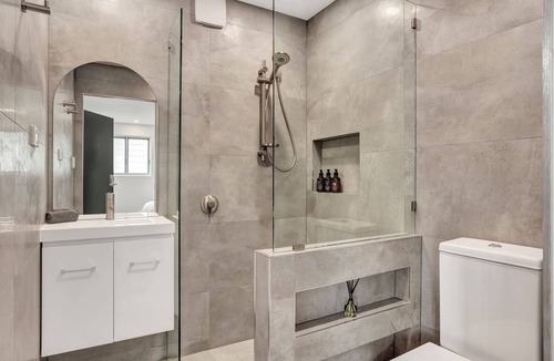 Graceville Apartment | Cute and super comfy fully selfcontained hideaway, pet friendly