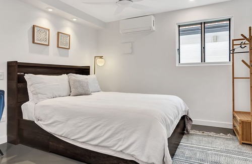 Graceville Apartment | Cute and super comfy fully selfcontained hideaway, pet friendly