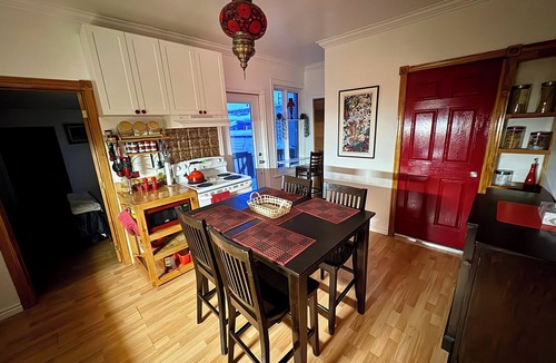 Montcalm Apartment | Cute apartment in Quartier St-Sauveur. Ideally located close to everything.