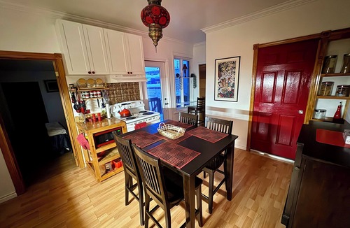 Montcalm Apartment | Cute apartment in Quartier St-Sauveur. Ideally located close to everything.