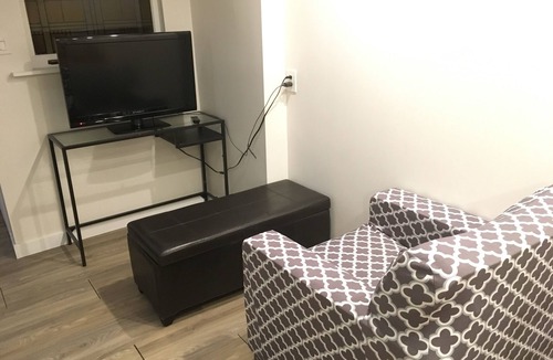 Oakwood Village Apartment | Cute Apartment with Wifi, Easy Stroll to Subway