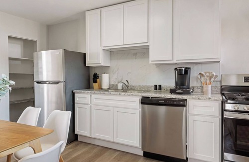 University City Apartment | Cute Apt Near Loop - WashU - BJC