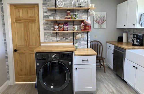 Dover Apartment | Cute Apt w/Parking & W/D!