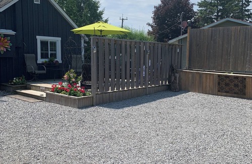 Bobcaygeon Cabin | Cute as a button in Bobcaygeon! nWatch boats coming and going through Lock 32.
