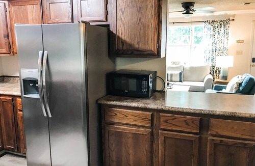 Searcy House | Cute Bleu Bison House -Sleeps 8! 1 Block From HU!