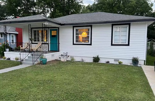 Crestline Heights House | Cute BoHo 3 Bedroom Avondale Cottage