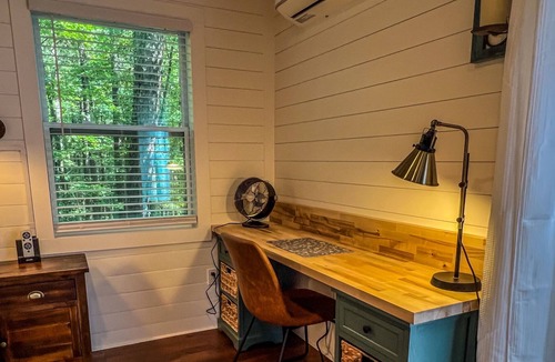 Hampton Cottage | Cute, boho cottage in peaceful forest setting