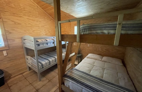 Fort White Cabin | Cute cabin sleeps 5 !
