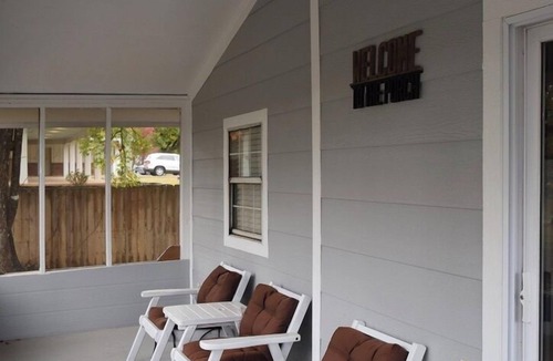Mid America Cabin | Cute cabin steps away from the water
