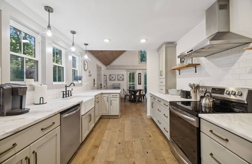 Nashville House | Cute Cabin with Hot Tub 30 mins from Nashville