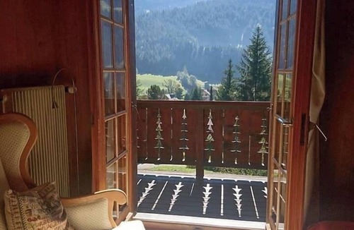 Rougemont Ski Chalet | Cute Chalet with Breathtaking Views