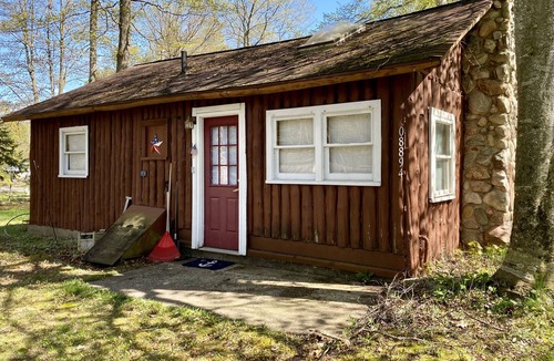Charlevoix House | Cute Charlevoix Cabin