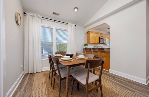 Colington House | Cute & Clean Canalfront | 6 guests | Hot tub