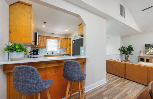 Colington House | Cute & Clean Canalfront | 6 guests | Hot tub