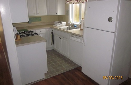 West Hyannisport House | Cute, Clean & Conveniently Located & Pets Welcomed