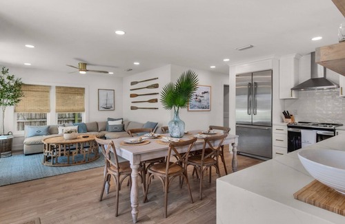 Kiska Beach House | Cute & Coastal with Room for 9, Mins to the Beach + Free Attraction Tickets!