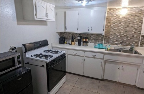 Oildale Apartment | Cute & Comfortable getaway