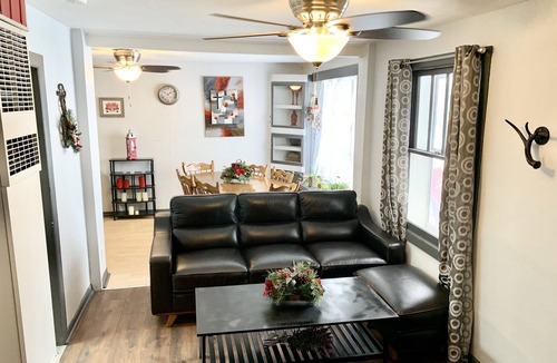 Thermopolis House | Cute & Comfortable!Walk to Hot Springs State Park & Big Horn River.Boat Parking!