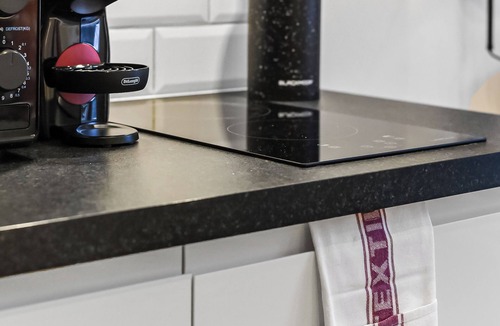 King's Cross Apartment | Cute & Compact—Petite Studio with Style!