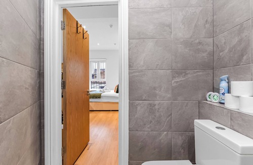 King's Cross Apartment | Cute & Compact—Petite Studio with Style!