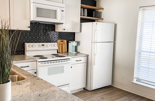 Broadmoor House | Cute Condo South of Centenary