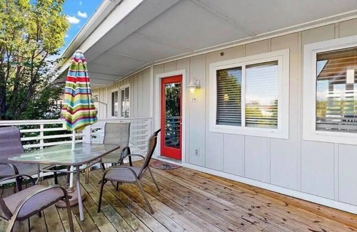 Allegan County House | Cute condo with pool ideal for spring and summer fun