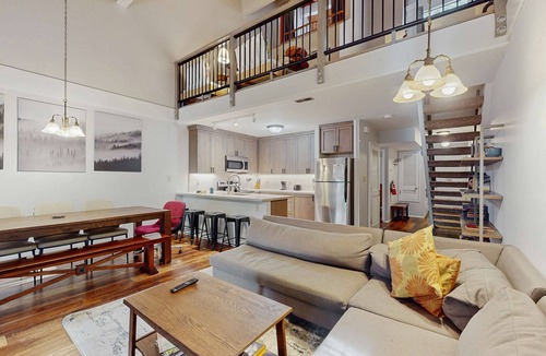 Carnelian Woods Condo | Cute condo with shared pool, hot tub and tennis