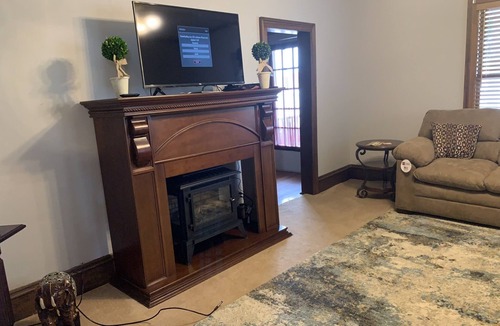 Fort Scott House | Cute, Convenient, in town on the main St, cozy 4 bedroom house