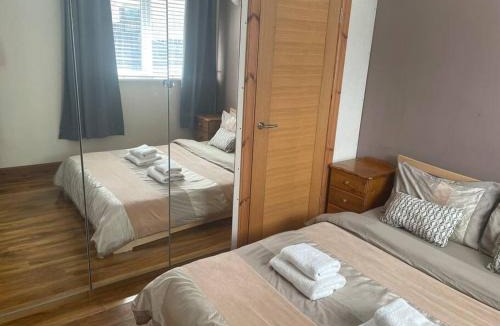 Bathgate Villa | Cute Cottage Central Bathgate