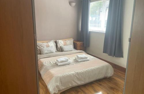 Bathgate Villa | Cute Cottage Central Bathgate