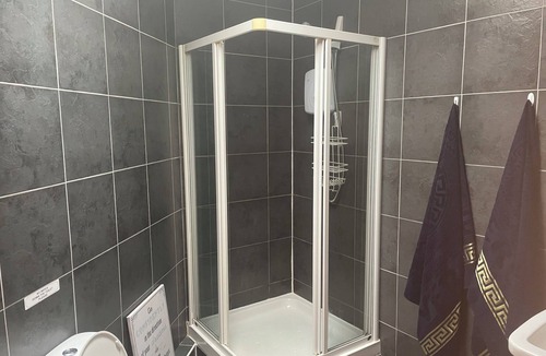 Bathgate House | Cute Cottage Central Bathgate