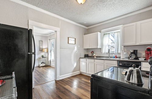 Waco Cottage | Cute Cottage close in Downtown Waco close to Magnolia, Baylor Uni., Cameron Park