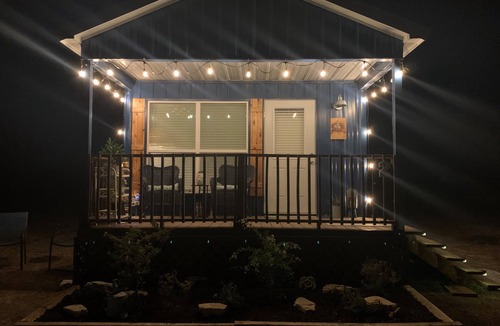 Carmine Cottage | Cute cottage just 5 minutes from Round Top!