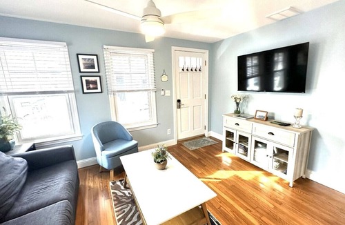 Easton's Point Cottage | Cute cottage located between First and Second Beaches.