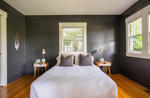 Fairmount Park Cottage | Cute Cottage Near Everything/DT