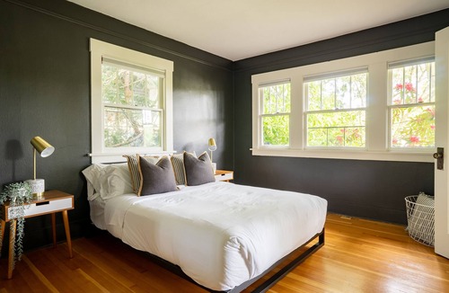 Fairmount Park Cottage | Cute Cottage Near Everything/DT