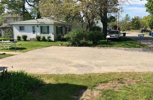 Pentwater Cottage | Cute cottage short walk from the beach.