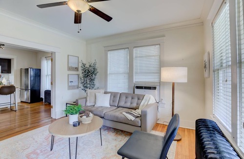 East Memphis Cottage | Cute Cottage, Walk to Overton Park & Memphis Zoo