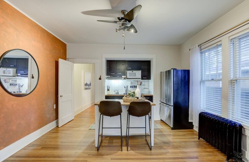 East Memphis Cottage | Cute Cottage, Walk to Overton Park & Memphis Zoo