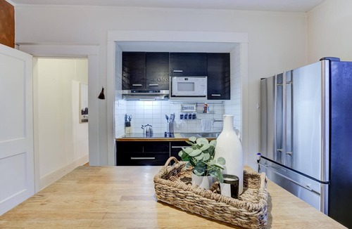 East Memphis Cottage | Cute Cottage, Walk to Overton Park & Memphis Zoo