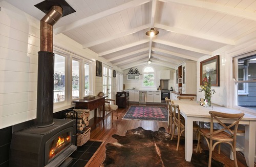 Megalong Valley Cottage | Cute Cottage with Log Burning Fire, close to Wineries