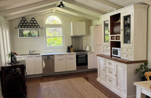 Megalong Valley Cottage | Cute Cottage with Log Burning Fire, close to Wineries