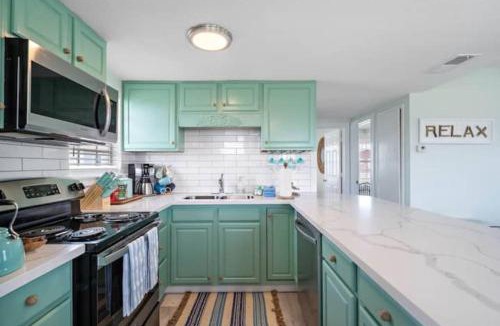 Galveston House | Cute Cottage With Game Room, Close to the Beach