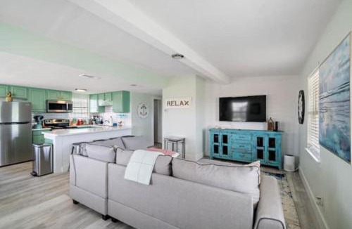 Galveston House | Cute Cottage With Game Room, Close to the Beach