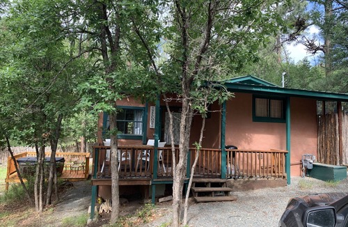 Ruidoso Cottage | Cute cottage with private hot tub