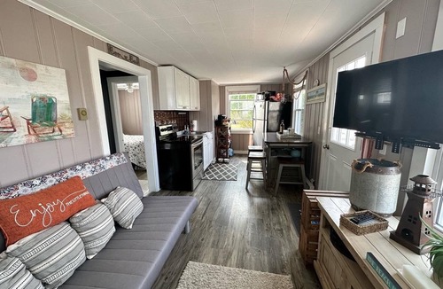 Point Judith Cottage | Cute cottage with a private beach