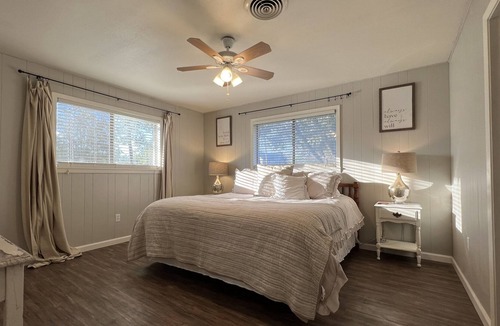 Crawford House | Cute Country Home Near Waco/ Baylor/ Magnolia