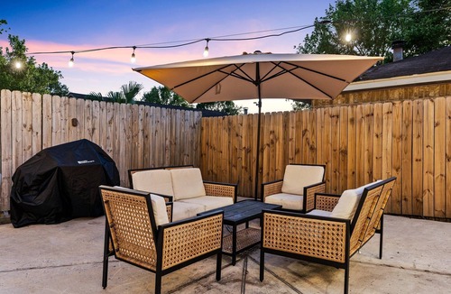 Spring House | Cute & Cozy 3BR, 2bath w POOL