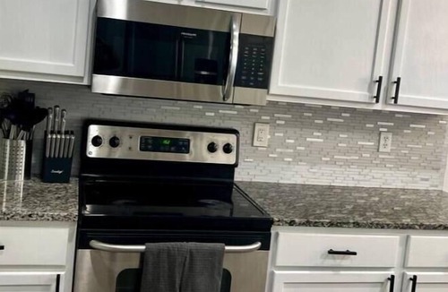 San Antonio House | Cute & Cozy 4BR home close to Seaword & Sixflag
