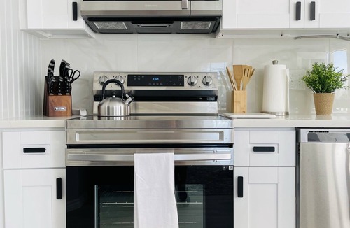 Surfside Beach Cottage | Cute, Cozy and Clean cottage by the Sea!